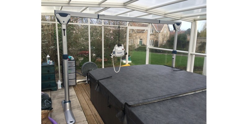 Disabled hoist for hot tub